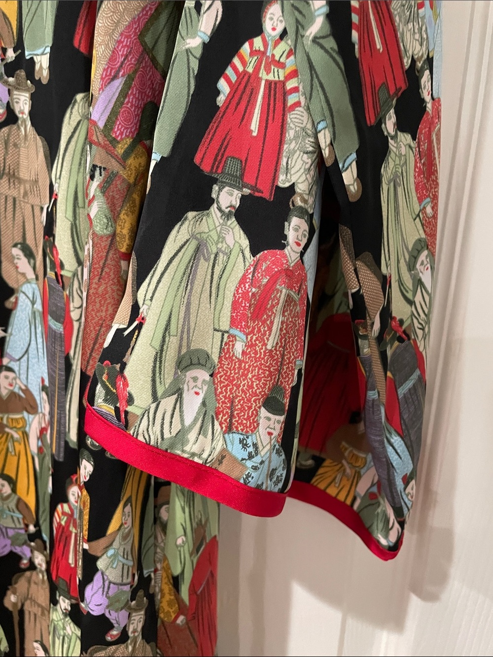 Natori “Crowded City” Dynasty Satin Zip Caftan - Picture 5 of 11